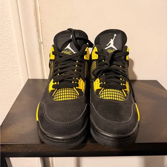 Air Jordan 4 Retro / Thunder